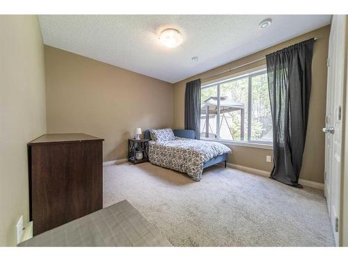 94 Aspen Hills Way Sw, Calgary, AB - Indoor Photo Showing Bedroom