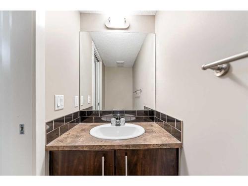 2306-2445 Kingsland Road, Airdrie, AB - Indoor Photo Showing Bathroom