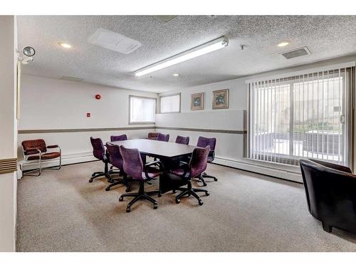 219-525 56 Avenue Sw, Calgary, AB - Indoor