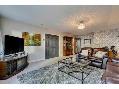 3406 Douglasdale Boulevard Se, Calgary, AB - Indoor Photo Showing Living Room