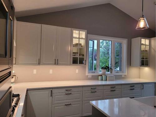 3 Glenview Crescent Sw, Calgary, AB - Indoor Photo Showing Kitchen