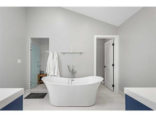 3 Glenview Crescent Sw, Calgary, AB - Indoor Photo Showing Bathroom