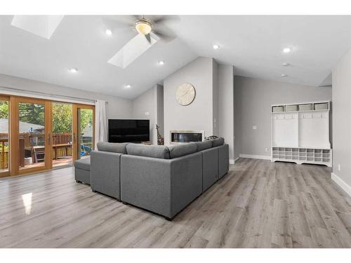 3 Glenview Crescent Sw, Calgary, AB - Indoor Photo Showing Living Room