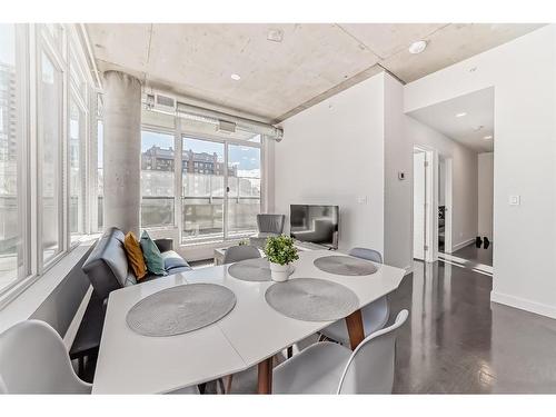 202-1319 14 Avenue Sw, Calgary, AB - Indoor Photo Showing Dining Room