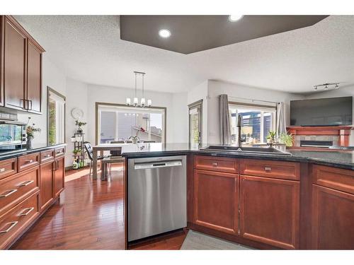 90 Rockyspring Circle Nw, Calgary, AB - Indoor Photo Showing Kitchen