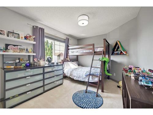 90 Rockyspring Circle Nw, Calgary, AB - Indoor Photo Showing Bedroom