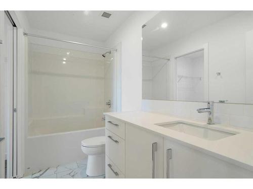 1614-60 Skyview Ranch Road Ne, Calgary, AB - Indoor Photo Showing Bathroom