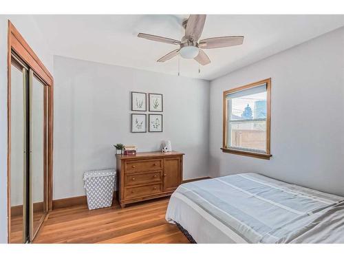 433 7A Street Ne, Calgary, AB - Indoor Photo Showing Bedroom