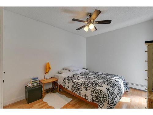 208-809 4 Street Ne, Calgary, AB - Indoor Photo Showing Bedroom