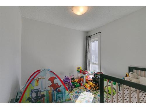 208-809 4 Street Ne, Calgary, AB - Indoor Photo Showing Bedroom