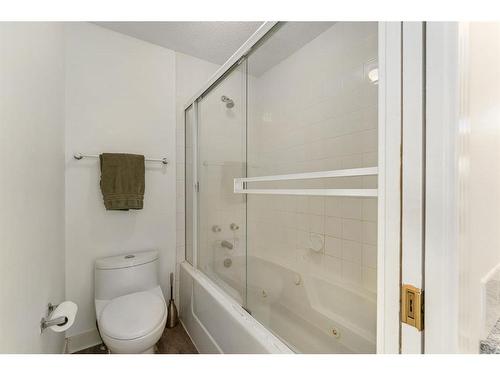 78 Candle Terrace Sw, Calgary, AB - Indoor Photo Showing Bathroom