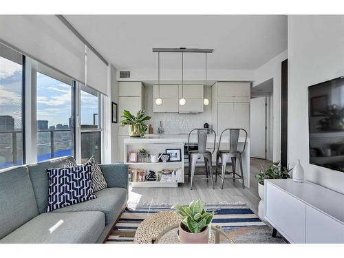 2104-615 6 Avenue Se, Calgary, AB - Indoor Photo Showing Living Room