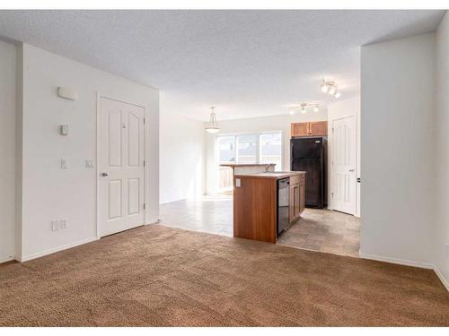 18 Cranwell Common Se, Calgary, AB - Indoor Photo Showing Kitchen