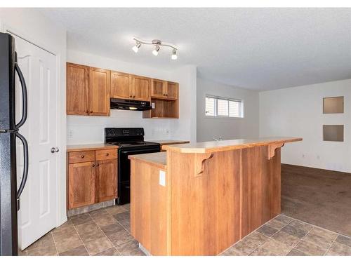 18 Cranwell Common Se, Calgary, AB - Indoor Photo Showing Kitchen