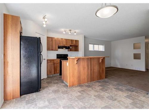 18 Cranwell Common Se, Calgary, AB - Indoor Photo Showing Kitchen