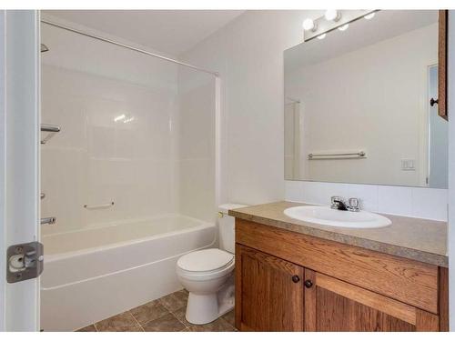 18 Cranwell Common Se, Calgary, AB - Indoor Photo Showing Bathroom