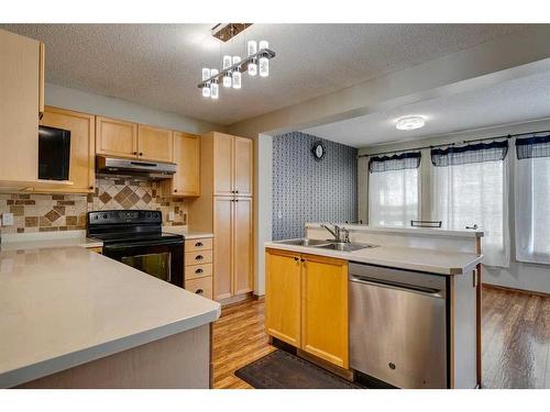 80 Everridge Way Sw, Calgary, AB - Indoor Photo Showing Kitchen With Double Sink