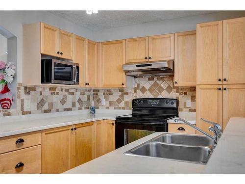 80 Everridge Way Sw, Calgary, AB - Indoor Photo Showing Kitchen With Double Sink