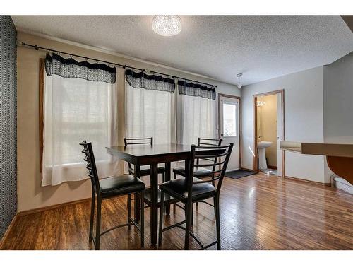 80 Everridge Way Sw, Calgary, AB - Indoor Photo Showing Dining Room