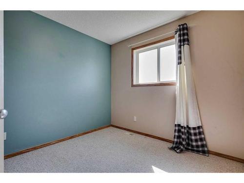 80 Everridge Way Sw, Calgary, AB - Indoor Photo Showing Other Room