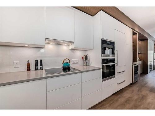 1906 12 Street Sw, Calgary, AB - Indoor Photo Showing Kitchen With Upgraded Kitchen