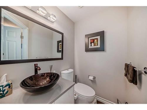 1906 12 Street Sw, Calgary, AB - Indoor Photo Showing Bathroom