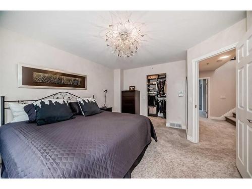 1906 12 Street Sw, Calgary, AB - Indoor Photo Showing Bedroom