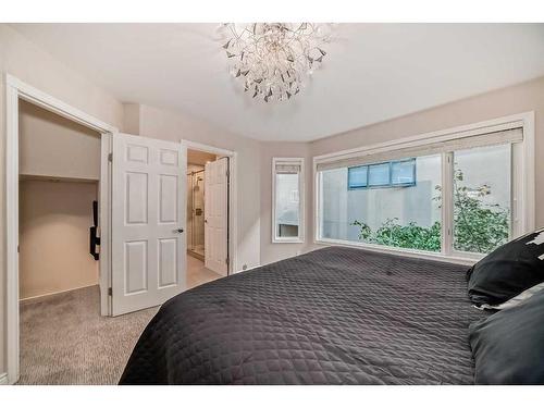 1906 12 Street Sw, Calgary, AB - Indoor Photo Showing Bedroom