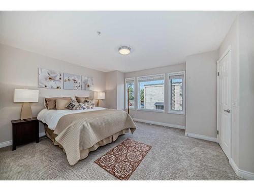 1906 12 Street Sw, Calgary, AB - Indoor Photo Showing Bedroom