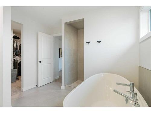 55 Shawnee Heath Sw, Calgary, AB - Indoor Photo Showing Bathroom