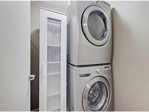 202-1410 1 Street Se, Calgary, AB - Indoor Photo Showing Laundry Room