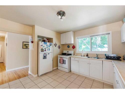 512 Northmount Drive Nw, Calgary, AB - Indoor Photo Showing Kitchen With Double Sink