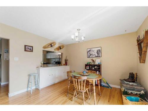 512 Northmount Drive Nw, Calgary, AB - Indoor Photo Showing Dining Room