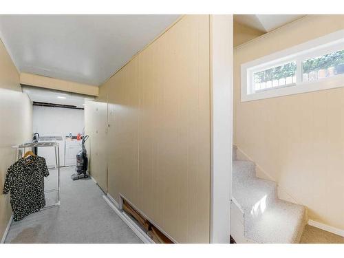 512 Northmount Drive Nw, Calgary, AB - Indoor Photo Showing Other Room