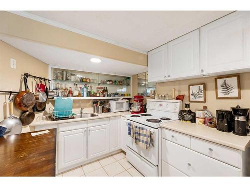 512 Northmount Drive Nw, Calgary, AB - Indoor Photo Showing Kitchen