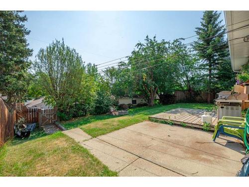 512 Northmount Drive Nw, Calgary, AB - Outdoor With Backyard