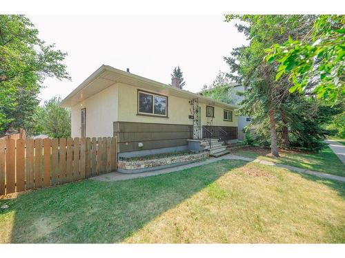 512 Northmount Drive Nw, Calgary, AB - Outdoor