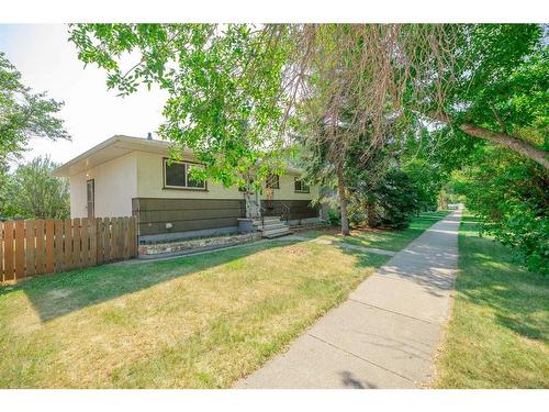 512 Northmount Drive Nw, Calgary, AB - Outdoor