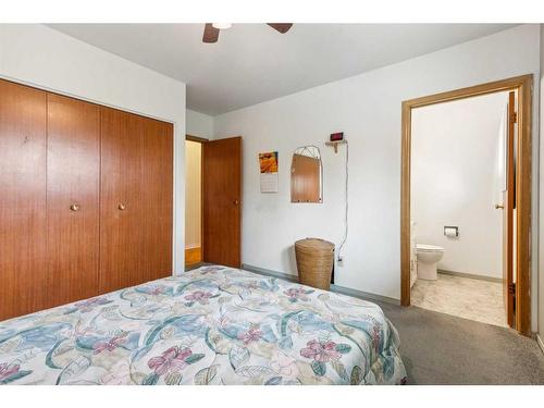 7524 Fleetwood Drive Se, Calgary, AB - Indoor Photo Showing Bedroom