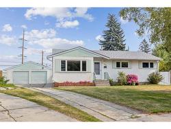 7524 Fleetwood Drive SE Calgary, AB T2H 0X1