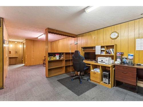 7524 Fleetwood Drive Se, Calgary, AB - Indoor Photo Showing Office