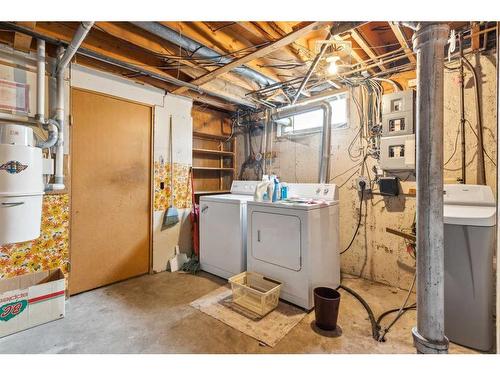 7524 Fleetwood Drive Se, Calgary, AB - Indoor Photo Showing Laundry Room