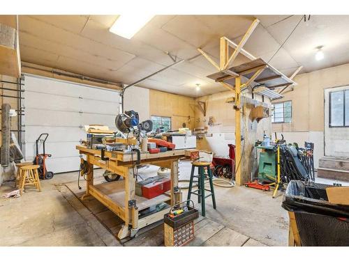 7524 Fleetwood Drive Se, Calgary, AB - Indoor Photo Showing Garage