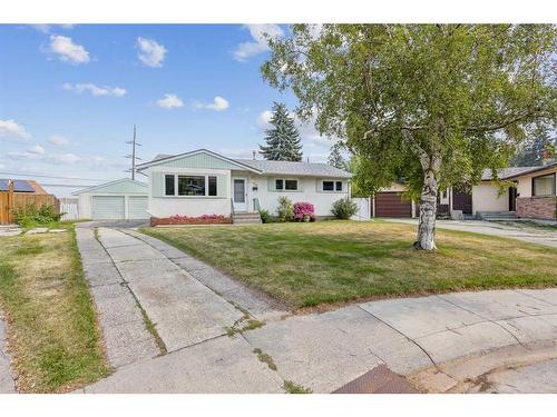 7524 Fleetwood Drive Se, Calgary, AB - Outdoor With Facade