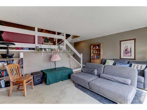 5-315 3 Street Ne, Calgary, AB - Indoor Photo Showing Living Room