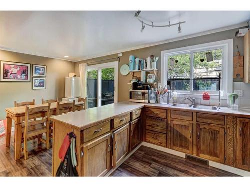 5-315 3 Street Ne, Calgary, AB - Indoor Photo Showing Kitchen With Double Sink