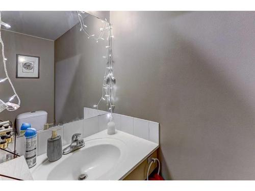 5-315 3 Street Ne, Calgary, AB - Indoor Photo Showing Bathroom