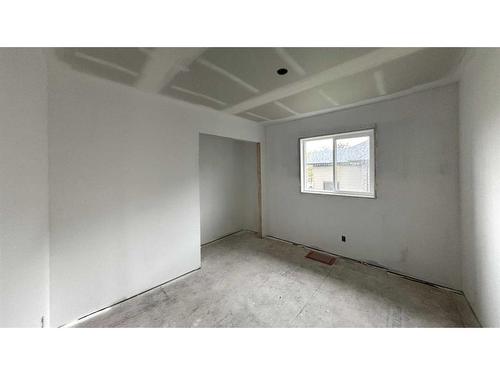 5032 59 Street, Innisfail, AB - Indoor Photo Showing Other Room