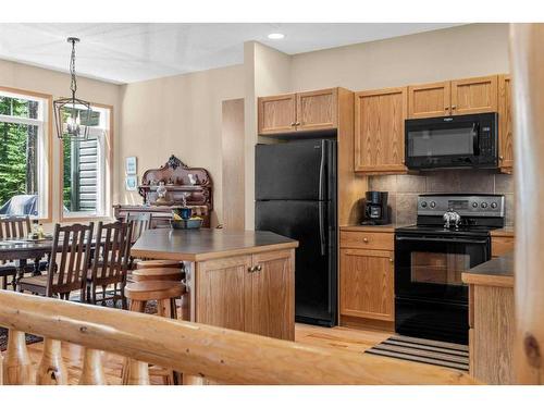 1077 Wilson Way, Canmore, AB - Indoor Photo Showing Kitchen