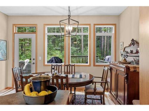 1077 Wilson Way, Canmore, AB - Indoor Photo Showing Dining Room